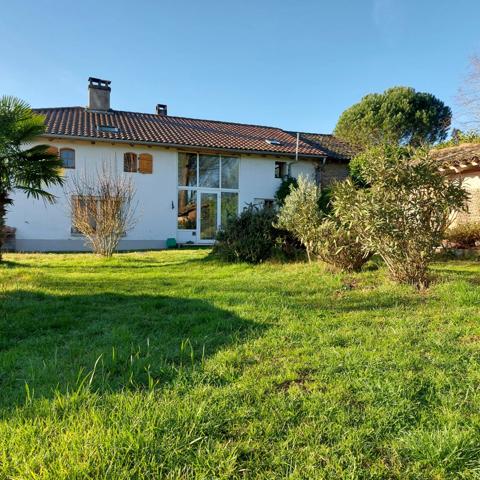 Maison à vendre 7 pièces MONTAUBAN (82) avec hangar de 150m², 6861m² de terrain avec une partie boisée.