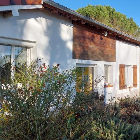 Maison à vendre 7 pièces MONTAUBAN (82) avec hangar de 150m², 6861m² de terrain avec une partie boisée.