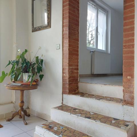 Maison à vendre 7 pièces MONTAUBAN (82) avec hangar de 150m², 6861m² de terrain avec une partie boisée.