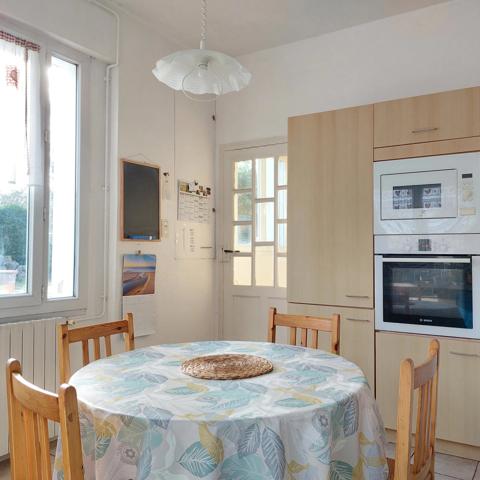 Maison à vendre 7 pièces MONTAUBAN (82) avec hangar de 150m², 6861m² de terrain avec une partie boisée.