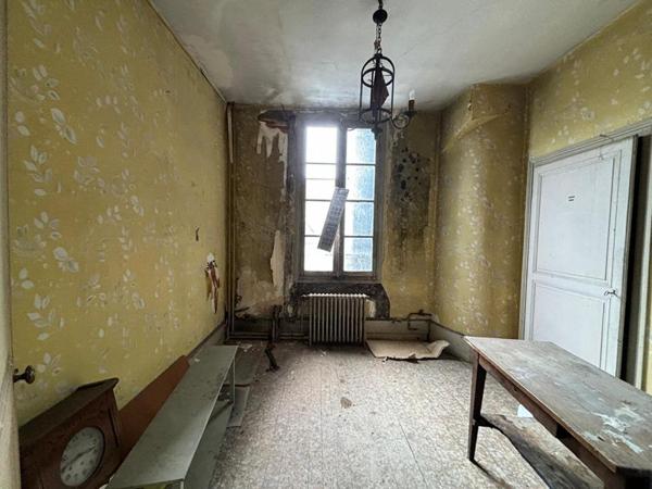 Immeuble Nevers 298m2 - A rénover - Local commercial et appartements - centre ville
