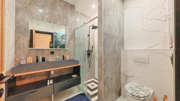 Maison
         5 pièces
        - 145 m² Bien prestige 520 000 € *