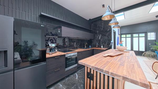 Maison
         5 pièces
        - 145 m² Bien prestige 520 000 € *