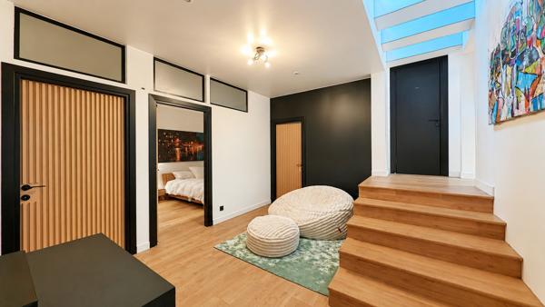 Maison
         5 pièces
        - 145 m² Bien prestige 520 000 € *