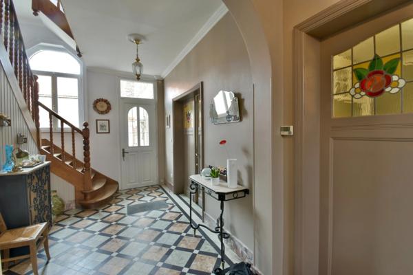 Maison Bourgeoise de 245m2 avec dépendance