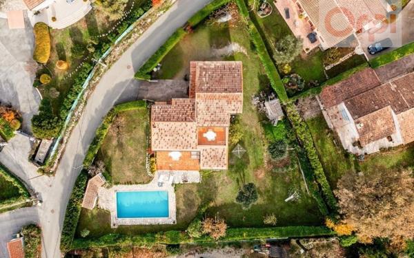 Maison à vendre    6 pièces •  Saint-Jeannet