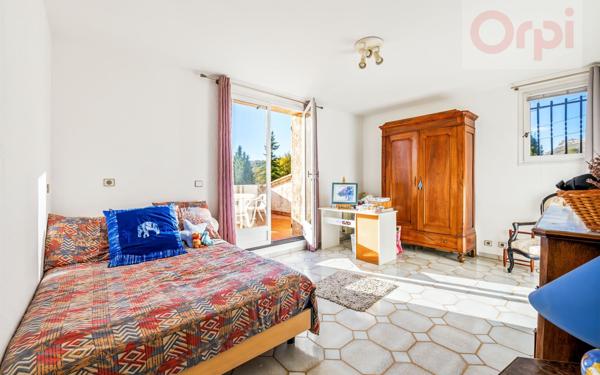 Maison à vendre    6 pièces •  Saint-Jeannet