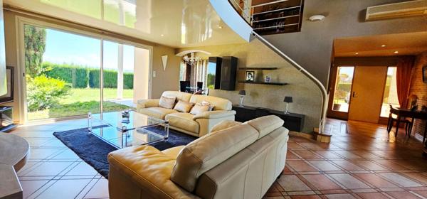 Maison d'architecte Castelnaudary 7 pièce(s) 181 m2