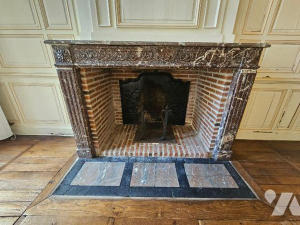 A vendre à ROMORANTIN-LANTHENAY (41) - Au coeur du centre-ville, découvrez cet élégant hôtel pa...