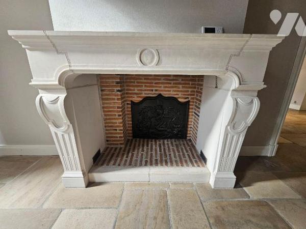 A vendre à ROMORANTIN-LANTHENAY (41) - Au coeur du centre-ville, découvrez cet élégant hôtel pa...