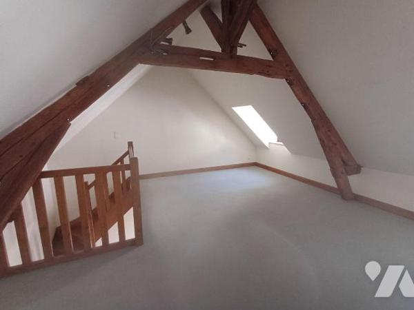 A vendre à ROMORANTIN-LANTHENAY (41) - Au coeur du centre-ville, découvrez cet élégant hôtel pa...