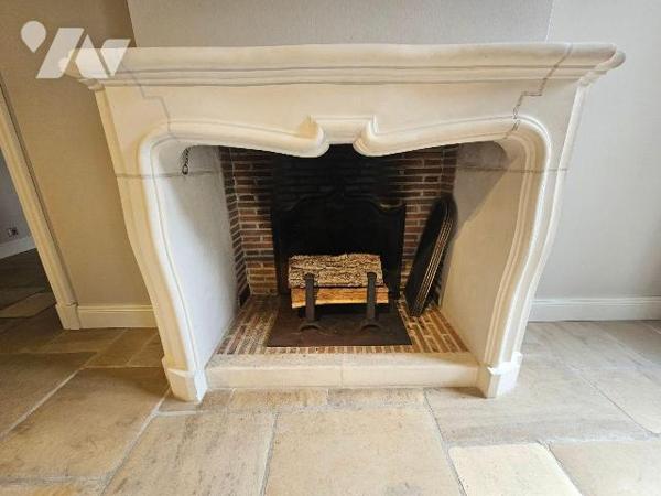 A vendre à ROMORANTIN-LANTHENAY (41) - Au coeur du centre-ville, découvrez cet élégant hôtel pa...