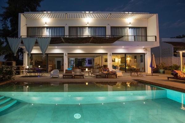 Magnifique Villa Pieds dans l'Eau 5 chambres sur 1063 m2 de terrain à Somone Somone