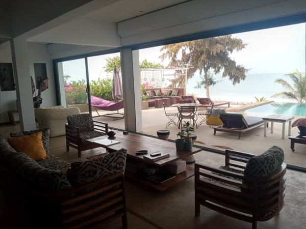 Magnifique Villa Pieds dans l'Eau 5 chambres sur 1063 m2 de terrain à Somone Somone