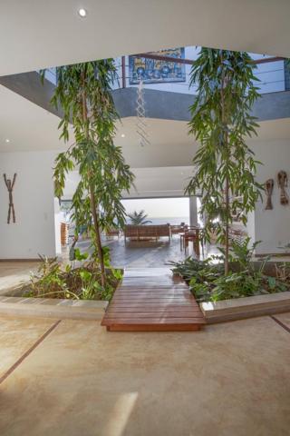 Magnifique Villa Pieds dans l'Eau 5 chambres sur 1063 m2 de terrain à Somone Somone