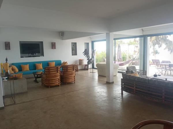 Magnifique Villa Pieds dans l'Eau 5 chambres sur 1063 m2 de terrain à Somone Somone