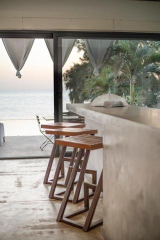 Magnifique Villa Pieds dans l'Eau 5 chambres sur 1063 m2 de terrain à Somone Somone