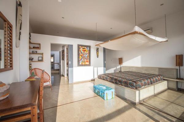 Magnifique Villa Pieds dans l'Eau 5 chambres sur 1063 m2 de terrain à Somone Somone