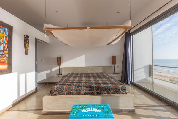 Magnifique Villa Pieds dans l'Eau 5 chambres sur 1063 m2 de terrain à Somone Somone