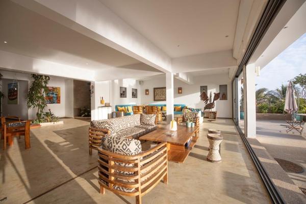 Magnifique Villa Pieds dans l'Eau 5 chambres sur 1063 m2 de terrain à Somone Somone