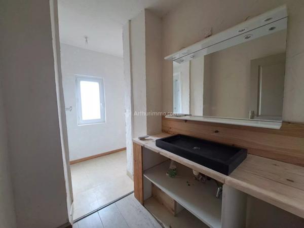 Location                                                      Appartement
                        
                     3 pièces                      71 m2                     à Blaye-les-Mines