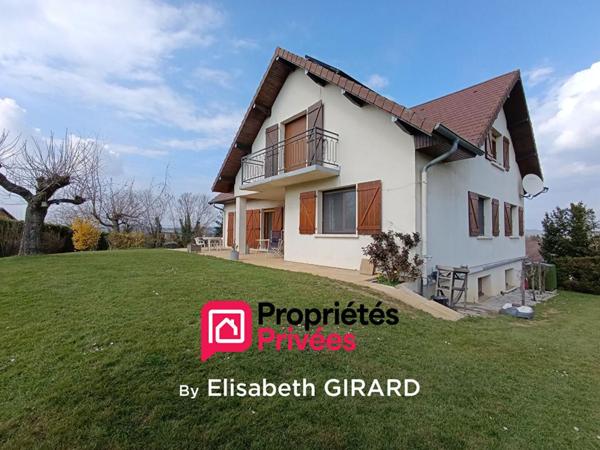 Dans le Dépt 25, en secteur limitrophe à MARNAY 70 : Belle maison familiale de 193 m2 habitables avec sous-sol complet semi-enterré. Vue panoramique. Terrain piscinable