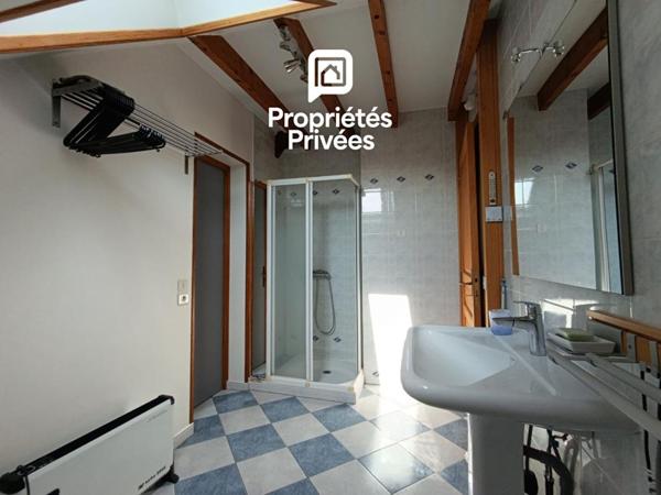 Dans le Dépt 25, en secteur limitrophe à MARNAY 70 : Belle maison familiale de 193 m2 habitables avec sous-sol complet semi-enterré. Vue panoramique. Terrain piscinable