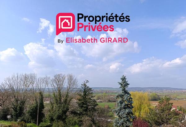Dans le Dépt 25, en secteur limitrophe à MARNAY 70 : Belle maison familiale de 193 m2 habitables avec sous-sol complet semi-enterré. Vue panoramique. Terrain piscinable