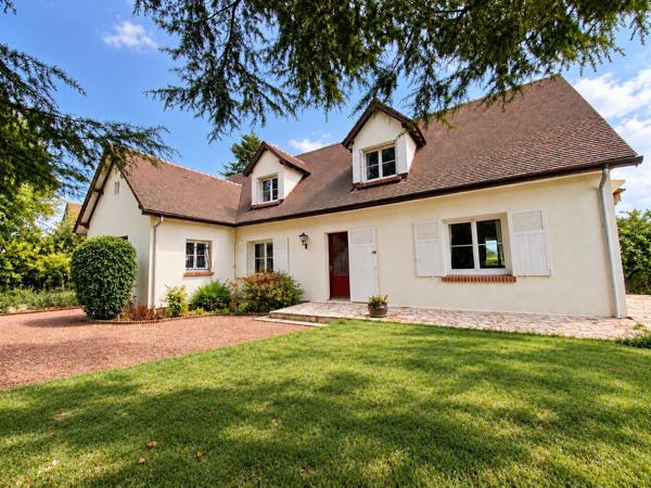 Combleux grande maison 5 chambres, garage, jardin.
