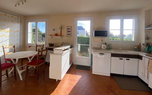 Combleux grande maison 5 chambres, garage, jardin.