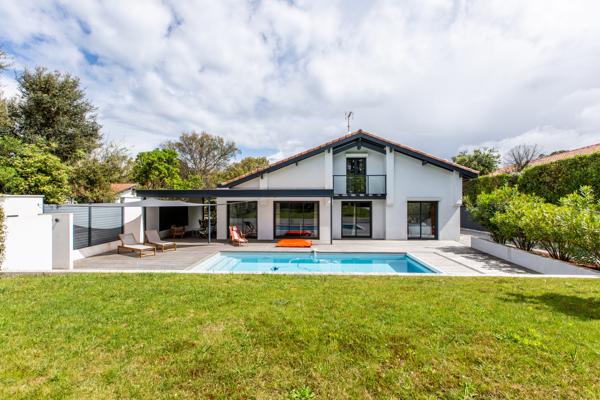 VILLA AVEC PISCINE ET STUDIO INDÉPENDANT À LABENNE OCÉAN