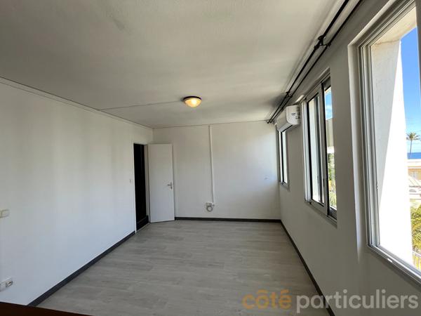 Location
                Appartement50 m² - 2 Pièces -
                    SAINT DENIS (97400)