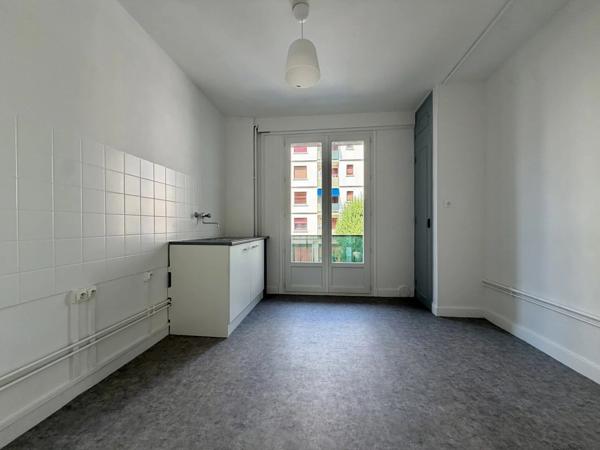 Vente                                                      Appartement
                        
                     4 pièces                      75 m2                     à Brive-la-Gaillarde