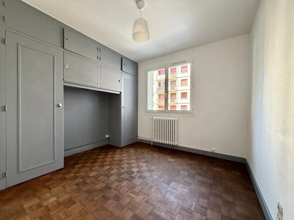 Vente                                                      Appartement
                        
                     4 pièces                      75 m2                     à Brive-la-Gaillarde