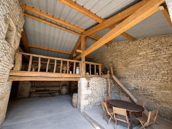 Maison de campagne avec studio, dépendances et jardin – Bords