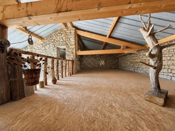 Maison de campagne avec studio, dépendances et jardin – Bords