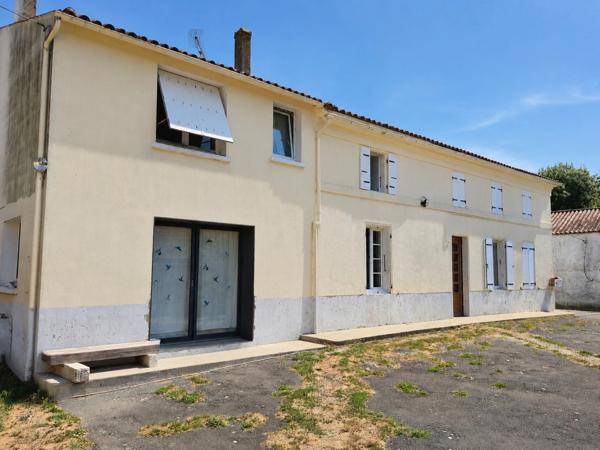 Maison de campagne avec studio, dépendances et jardin – Bords