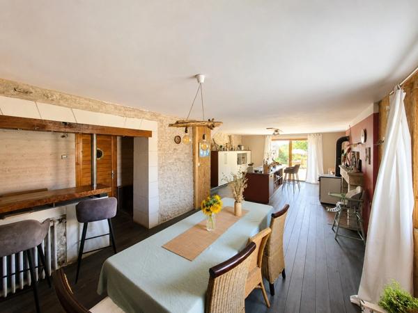 Maison de campagne avec studio, dépendances et jardin – Bords