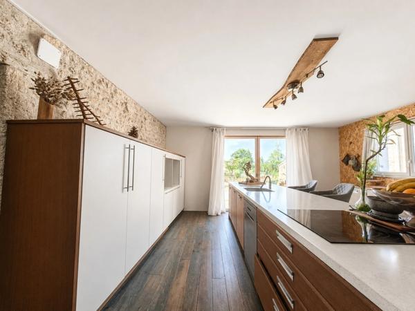 Maison de campagne avec studio, dépendances et jardin – Bords