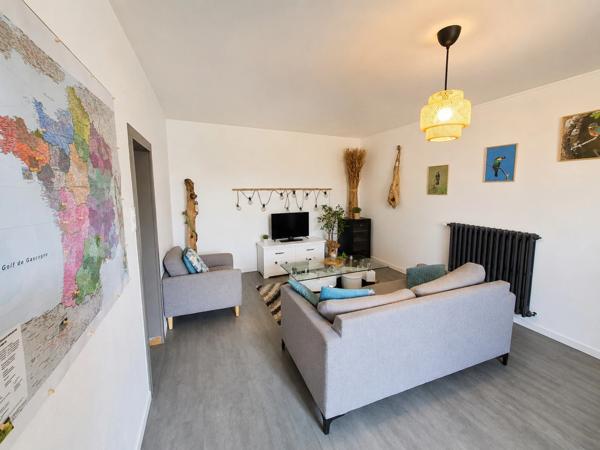 Maison de campagne avec studio, dépendances et jardin – Bords