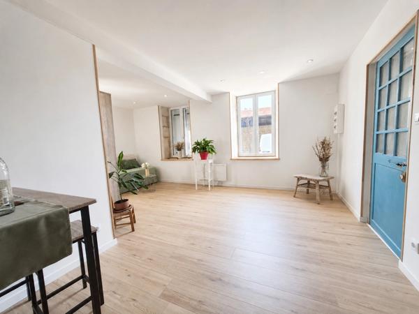 Maison de campagne avec studio, dépendances et jardin – Bords