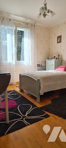 Maison d'habitation d'environ 187 m² habitables construite en 1977 sur un terrain de 2403 m². 