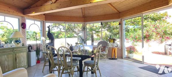 Maison d'habitation d'environ 187 m² habitables construite en 1977 sur un terrain de 2403 m². 