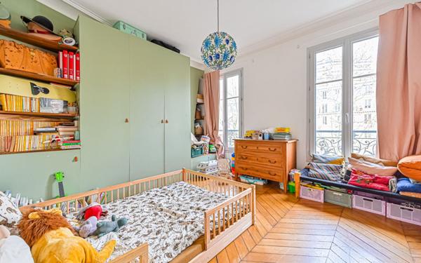 Appartement à vendre    3 pièces • 54,85 m2 Paris 10