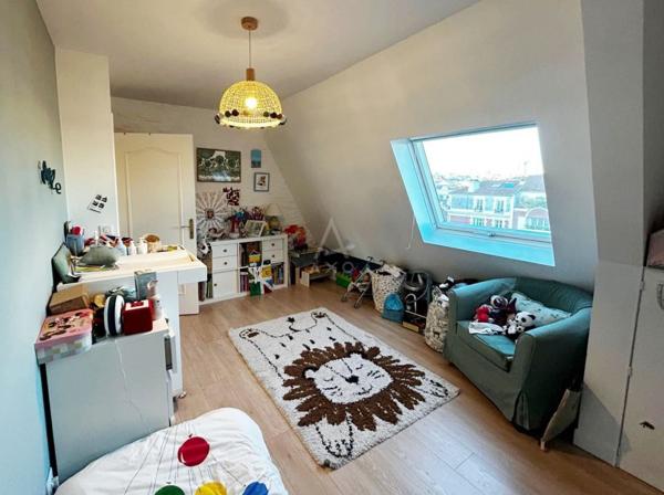 SURESNES/ CENTRE VILLE/ 4 PIECES AVEC BALCON, CAVE ET PARKING