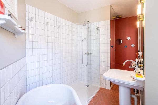 Paris (75010) Magnifique appartement 4 pièces au 4ème étage avec ascenseur