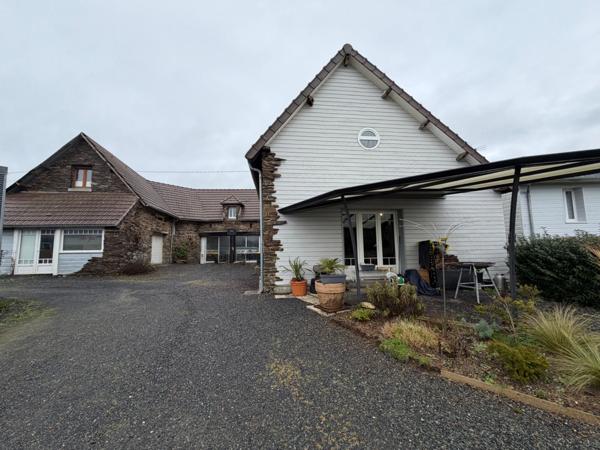 Maison en pierre de caractère – 175 m² habitables – Dépendances 100 m² – LA BARRE DE SEMILLY (50)