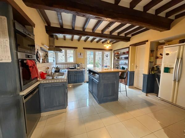 Maison en pierre de caractère – 175 m² habitables – Dépendances 100 m² – LA BARRE DE SEMILLY (50)