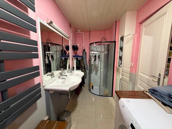 Maison en pierre de caractère – 175 m² habitables – Dépendances 100 m² – LA BARRE DE SEMILLY (50)