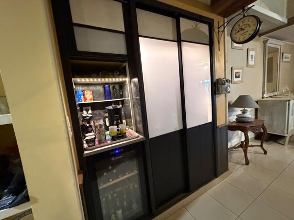 Maison en pierre de caractère – 175 m² habitables – Dépendances 100 m² – LA BARRE DE SEMILLY (50)